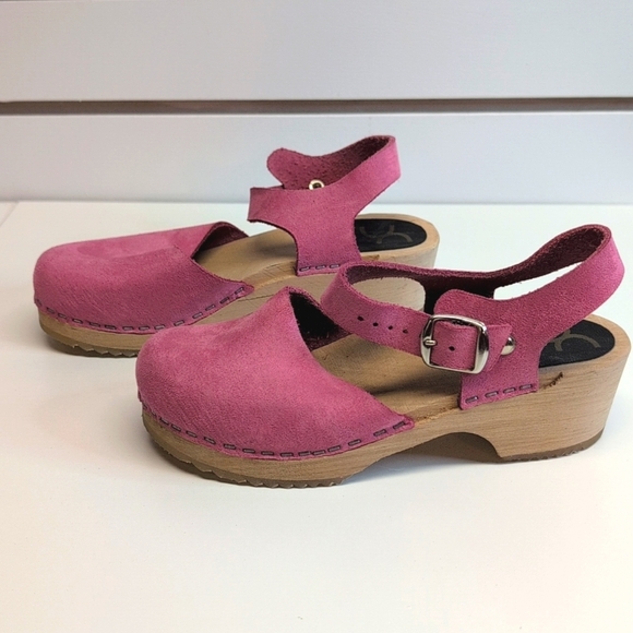 Pink Kids Sandals with Buckle - Picture 3 of 7